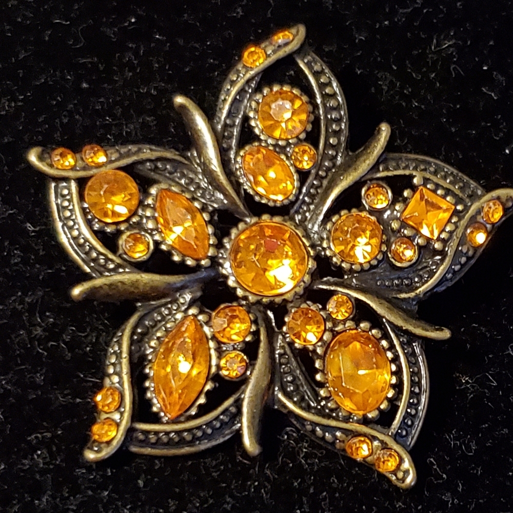 Vintage gunmetal star/flower brooch with golden topaz look stones